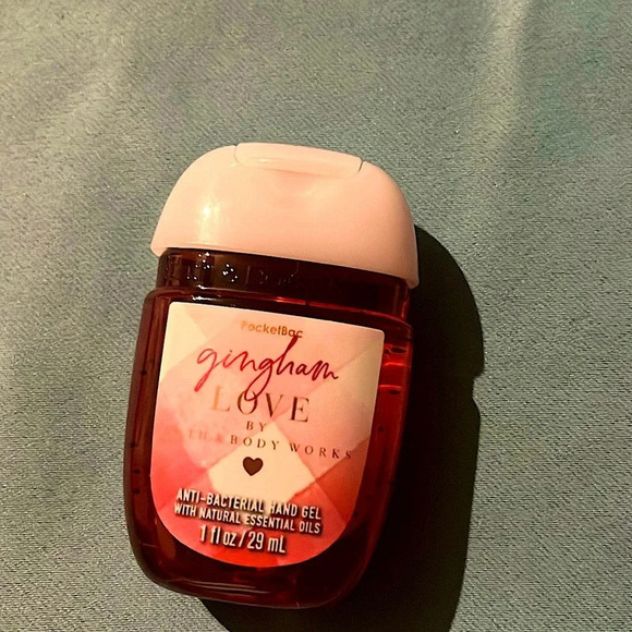 🆕 Bath & Body Works Nutcracker Anti-Bacterial Holder and Gingham Love Sanitizer - Picture 4 of 9